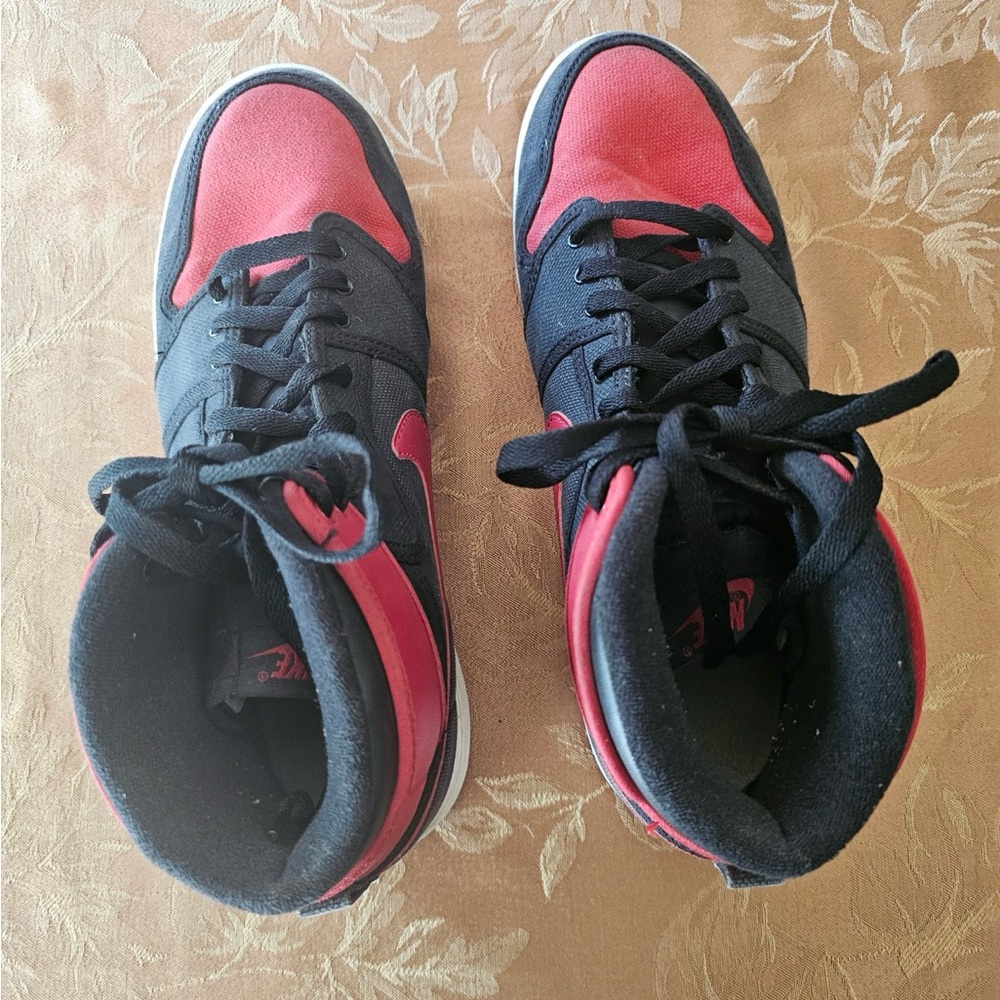 Nike Men’s Ajko Retro Red and Black High Top Athletic Sneaker Preowned - Picture 4 of 7